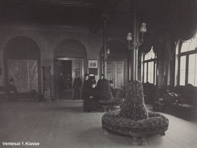 Københavns 2. Hovedbanegård 1.Klasses ventesal 1911.jpg